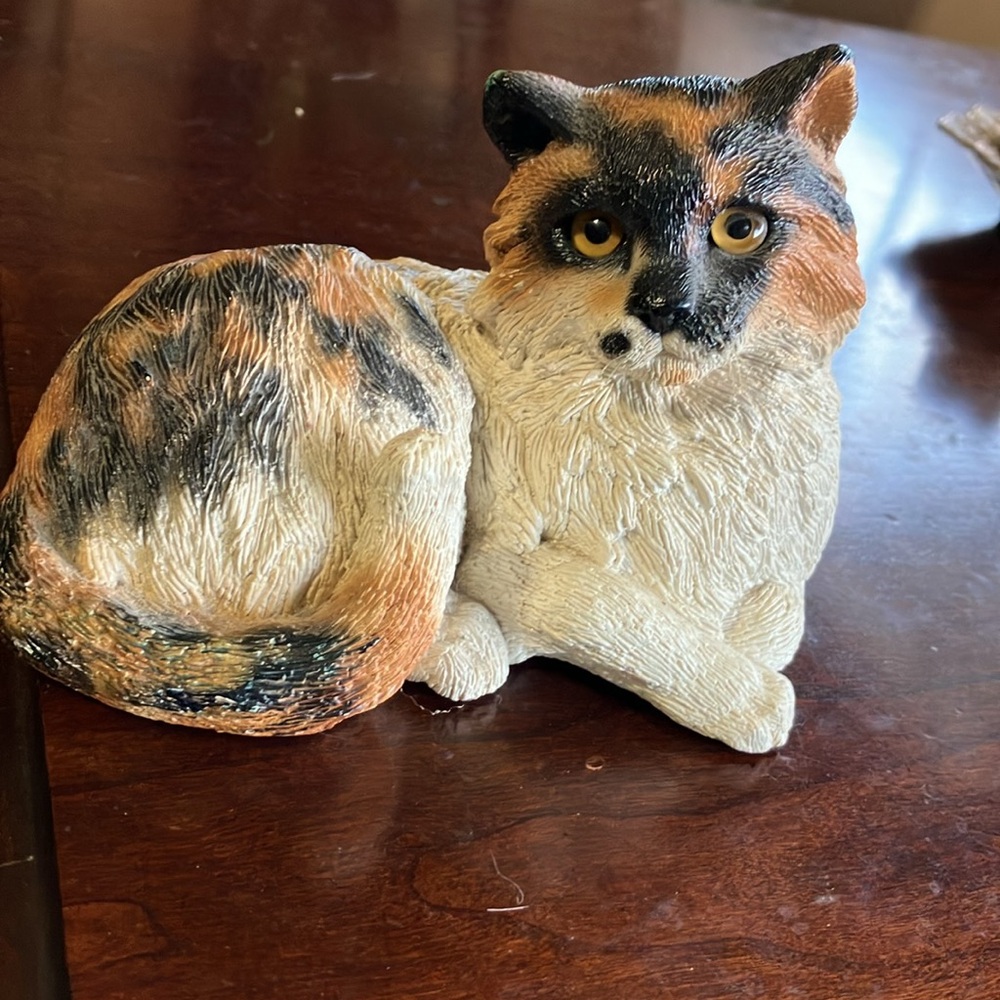 Vintage 1985 whiskers cat sculpture